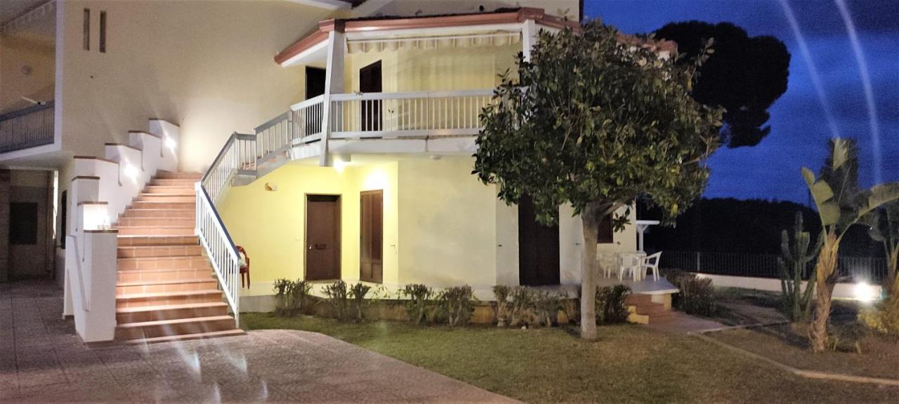 Appartamenti In Villa Polimnia Fontane Bianche Exteriör bild